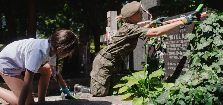Naród, który nie szanuje swej przeszłości nie zasługuje na szacunek teraźniejszości i nie ma prawa do przyszłości