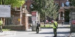 Elbl�ski szpital leczy pacjent�w z koronawirusem. Czy to�nie parali�uje pracy innych oddzia��w, pyta�Czytelniczka