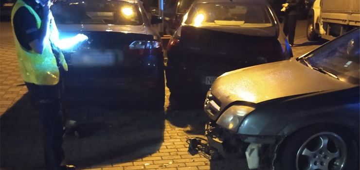 Pijany kierowca uszkodzi 4 samochody. Mia 2 promile alkoholu w organizmie