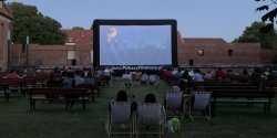 Letnie kino po chmurką. Sobota godz. 21:15