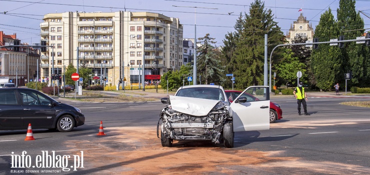 Groźny wypadek przy szkole muzycznej. Jedna osoba trafiła do szpitala