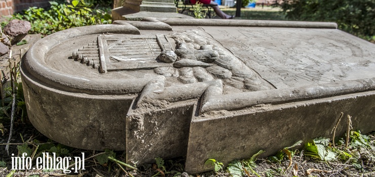 Co stanie się z płytą nagrobną znalezioną w Parku Traugutta?