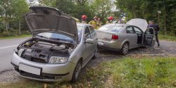 Zderzenie opla ze skod. 26-latek kierujcy oplem trafi do szpitala