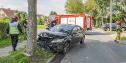 Fordem uderzy�a w opla, a nast�pnie... w drzewo. "Do szpitala zabrano 8-latka"