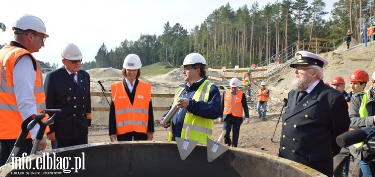 Wmurowanie aktu erekcyjnego pod Przekopem Mierzei.„Na pewno to jest ogromna szansa na rozwój gospodarczy naszego miasta"