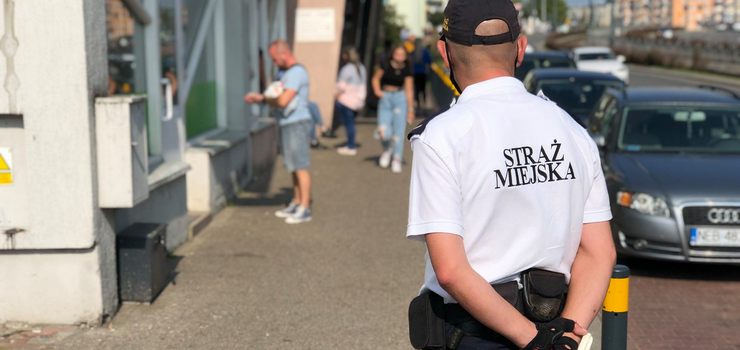 Problem z rowerzystami na ul. 12 Lutego. Zakaz niewiele dał, pomogą mandaty?