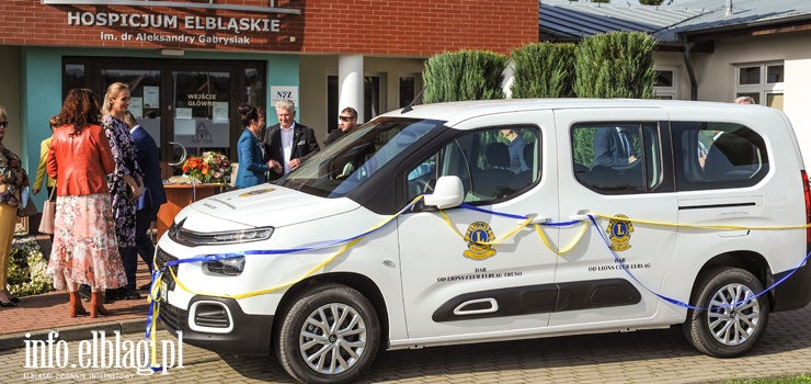 Nowe auto w darze dla hospicjum. Rehabilitanci i pielgniarki dojadnim do najmodszychpacjentw