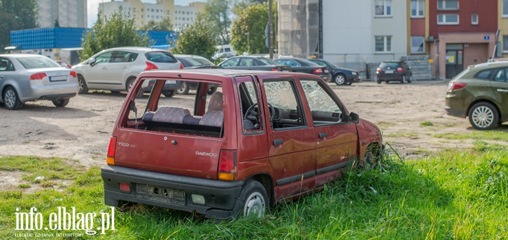 Wrak przy Szarych Szeregw szpeci okolice - zobacz zdjcia i film