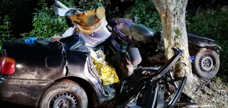 Tragiczny wypadek pod Braniewem. Nie żyje 18-latek. Kierowca i młodzi pasażerowie w szpitalu - zobacz zdjęcia