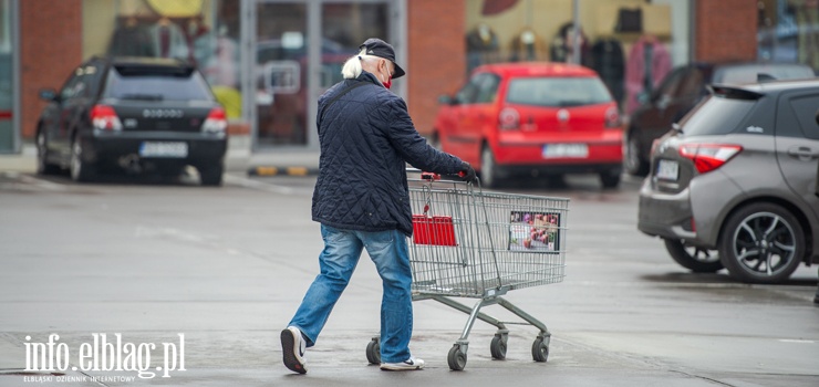 Wróciły godziny dla seniorów. "Wiosną seniorzy tłoczyli się w sklepach przez 2 godziny"