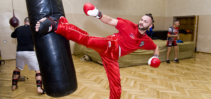 Brzowy medal w Mistrzostwach Polski w Kickboxingu dla funkcjonariusza z Elblga