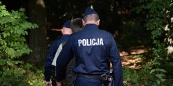 Szcz�liwy fina� poszukiwa� seniora z Elbl�ga. M�czyzn� znalaz� policyjny pies