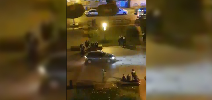 Oburzony mieszkaniec Starówki: Policja wjechała w fontannę (film)