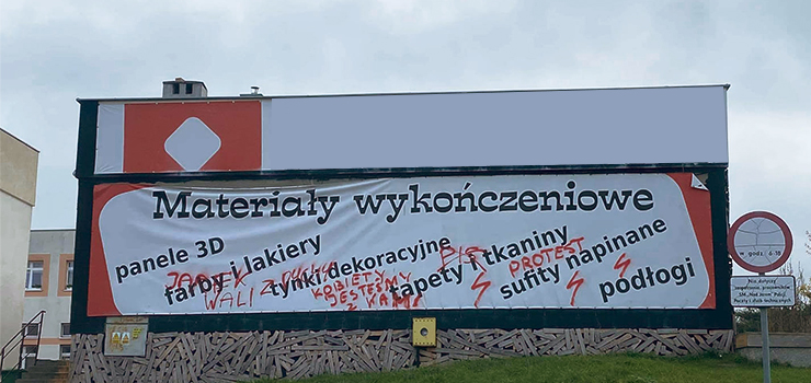 Akty wandalizmu po elbląskim strajku. "Zniszczone przystanki, pełno wulgaryzmów"