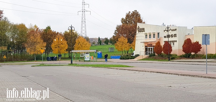 Po wprowadzonych zakazach pustki przed cmentarzami - zobacz zdjęcia