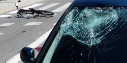  Wypadek z udziaem rowerzysty na skrzyowaniu Odrodzenia z Mazursk