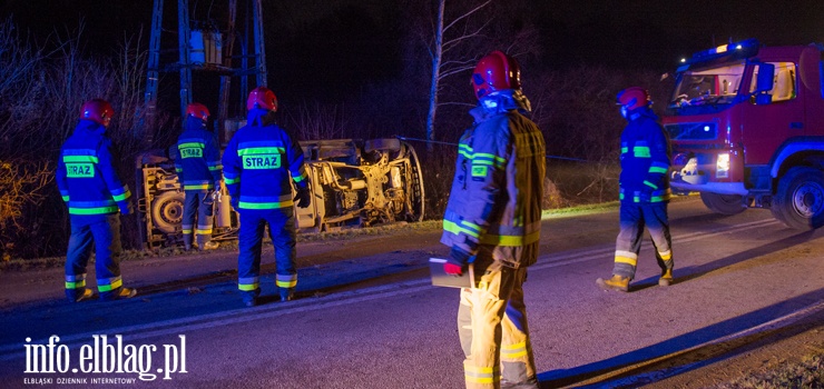 Renault Trafic dachował w rowie przy Łęczyckiej