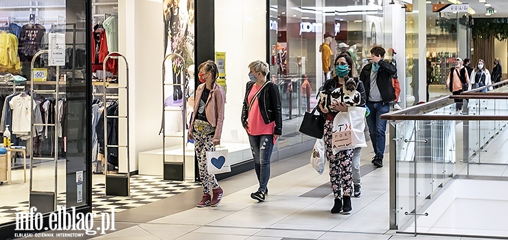 Tłum ruszył na zakupy. Policja planuje kontrole w elbląskich centrach handlowych?