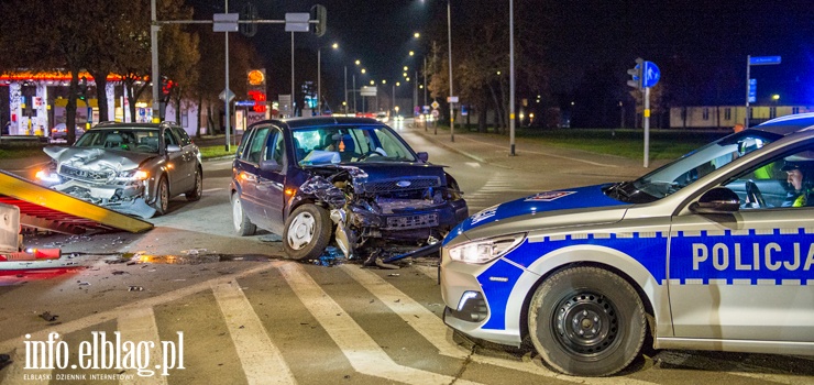 Czołówka na skrzyżowaniu al.Tysiąclecia z Rycerską