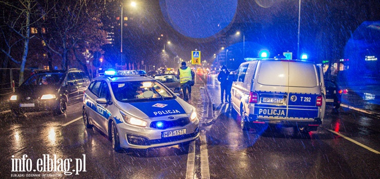 Potrącenie na Nowowiejskiej. "Pani została przerzucona ok. 4-5 metrów"