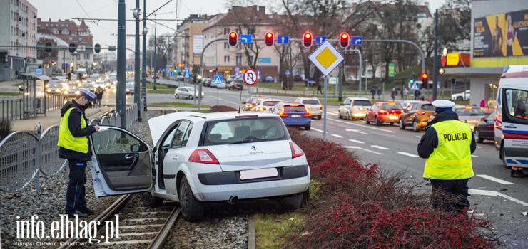 Kolizja 3 aut na 12 Lutego. Samochód blokował tory tramwajowe (aktualizacja)