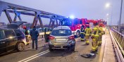 Kolizja trzech samochodów na moście Unii Europejskiej - zobacz zdjęcia