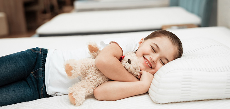 Czym różni się materac dziecięcy od standardowych materacy?