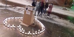 Druga rocznica �mierci Paw�a Adamowicza w Elbl�gu. �wiate�ko pami�ci dla tragicznie zmar�ego prezydenta