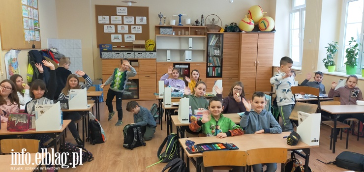 Najmłodsi uczniowie podstawówek wrócili do szkół. "To radosny dzień"