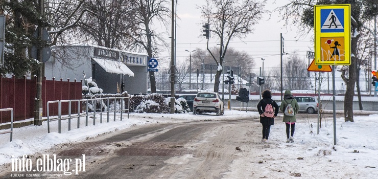 Takiego śniegu w Elblągu dawno nie było. Zima zaskoczyła drogowców?