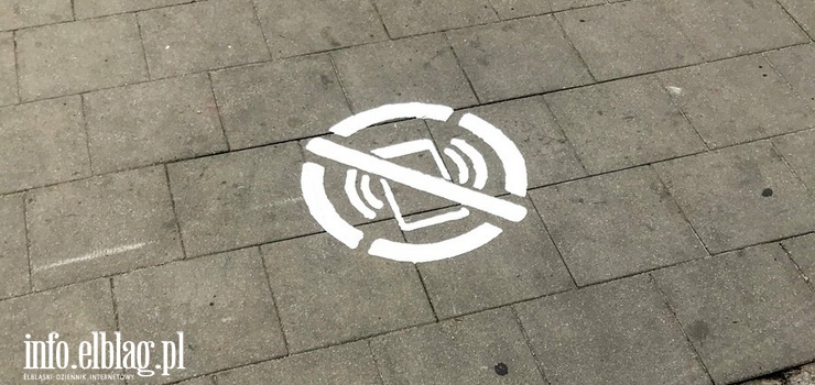 Mandat za przechodzenie przez jezdnię z telefonem przy uchu? To jedna ze zmian w przepisach drogowych