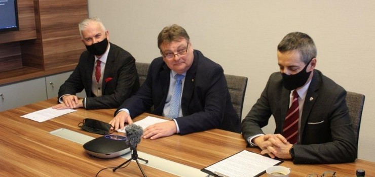 "Miasto odciąża restauratorów". Elbląg zwalnia branżę gastronomiczną z części opłat za sprzedaż alkoholu