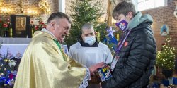 Ksi�dz po raz kolejny odda� pieni�dze z tacy na WO�P