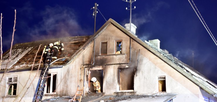 Pożar budynku wielorodzinnego w miejscowości Krupin gm. Rychliki - zobacz zdjęcia