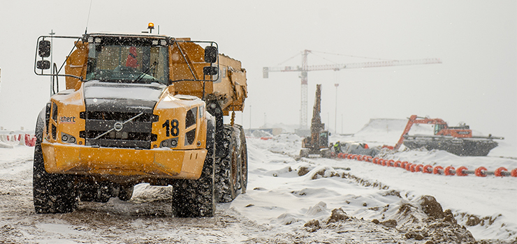 Zimowe prace przy budowie Kanału Żeglugowego. Zobacz materiał filmowy INFO