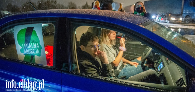 "Nie chcemy czekoladek i róż. Chcemy legalnej aborcji i to już". Za nami kolejny Strajk Kobiet w Elblągu