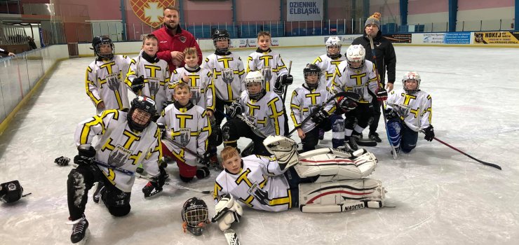 Koniec sezonu lodowego zbliża się wielkimi krokami Elbląscy hokeiści odnoszą coraz większe sukcesy