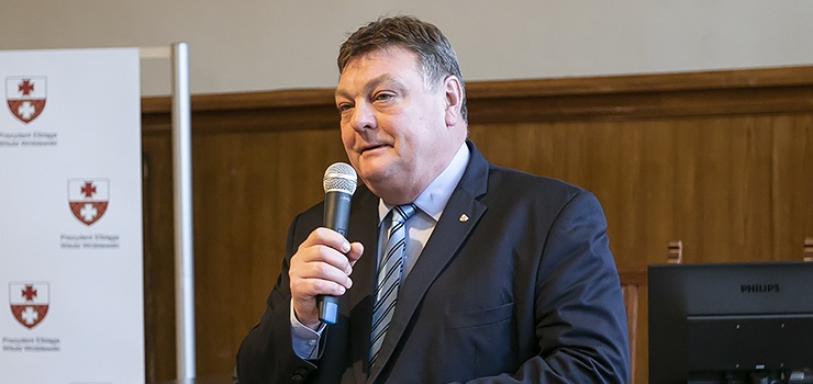 Stypendia dla najlepszych. Prezydent przyznał stypendia dla najzdolniejszych uczniów klas 7 i 8