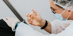 Refundowane szczepionki na gryp� mia�o otrzyma� nawet 3,5 tys. elbl��an, a otrzyma�o... 43