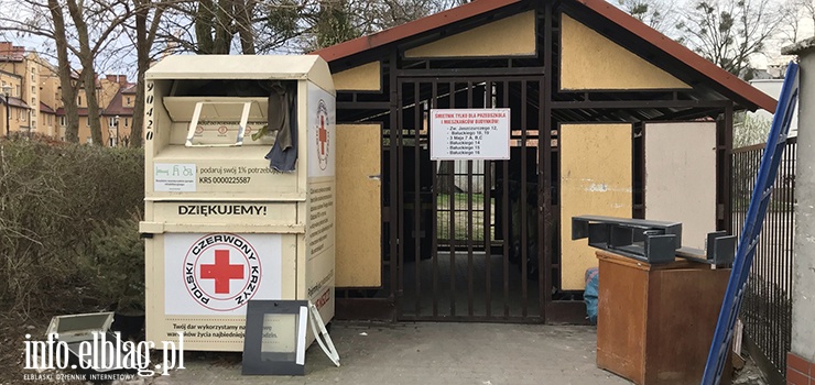 Czytelniczka: Co dzieje się z odzieżą wyrzucaną do specjalnych kontenerów?