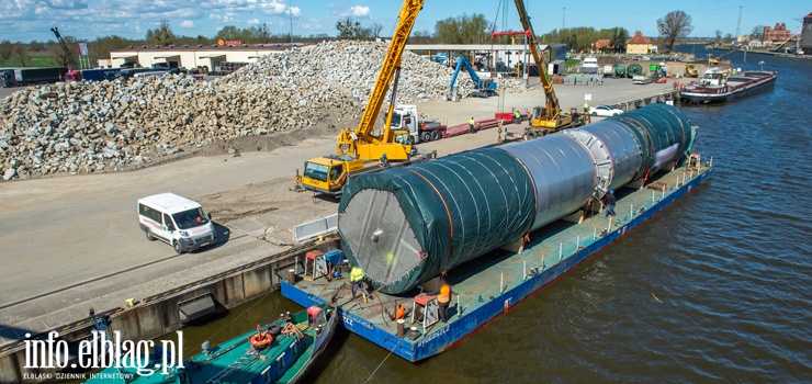 17-tonowe zbiorniki magazynowe popłyną z Elbląga do Płocka