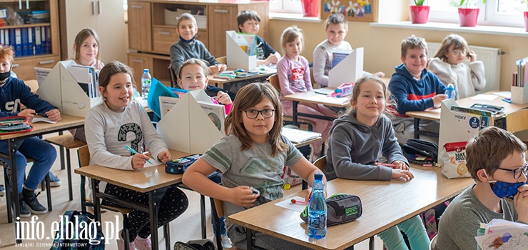 Najmłodsi uczniowie wrócili do szkół. W maju dołączą do nich starsze dzieci i młodzież?