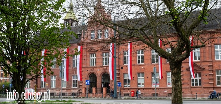 Święto flagi w cieniu epidemii. Tego dnia Elbląg był biało-czerwony