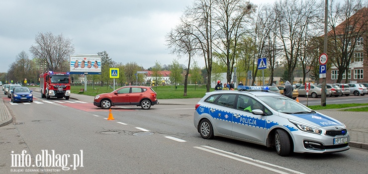 Kolizja dwóch aut na Mickiewicza