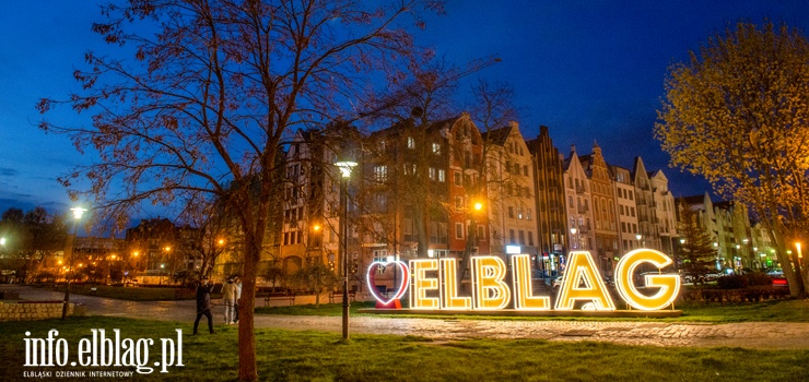 Wystarczył tydzień i instalacja już wymaga naprawy. “Niektórzy traktują napis jak tor przeszkód, inni jako siłownię”