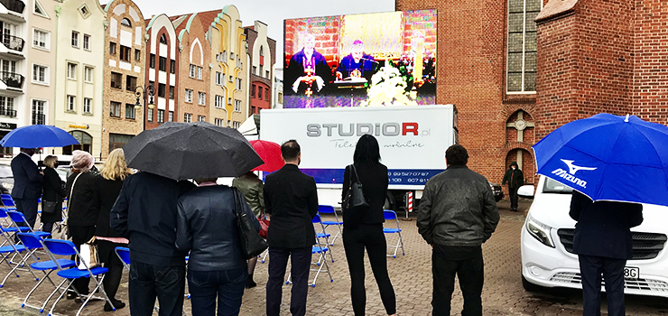 Trwa pogrzeb Jerzego Wilka. Na mszy żałobnej obecni są Mateusz Morawiecki i Jarosław Kaczyński