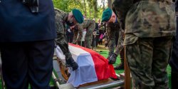 Jerzy Wilk zosta� pochowany w Alei Zas�u�onych na Cmentarzu Agrykola