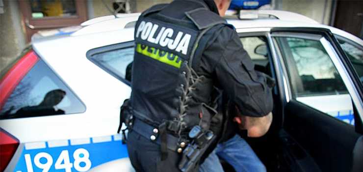 Kierowca nie miał prawa jazdy, a pasażer miał narkotyki