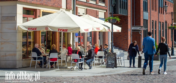 Elblążanie tłumnie odwiedzali w niedzielę ogródki gastronomiczne - zobacz zdjęcia