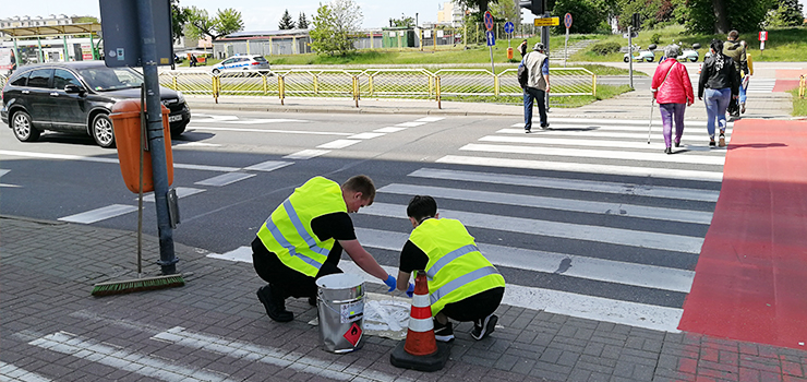 Idąc po przejściu dla pieszych nie możemy korzystać z telefonów i innych urządzeń elektronicznych!